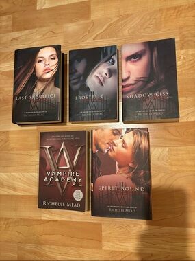 5 vampire Academy novels books by Richelle Mead
